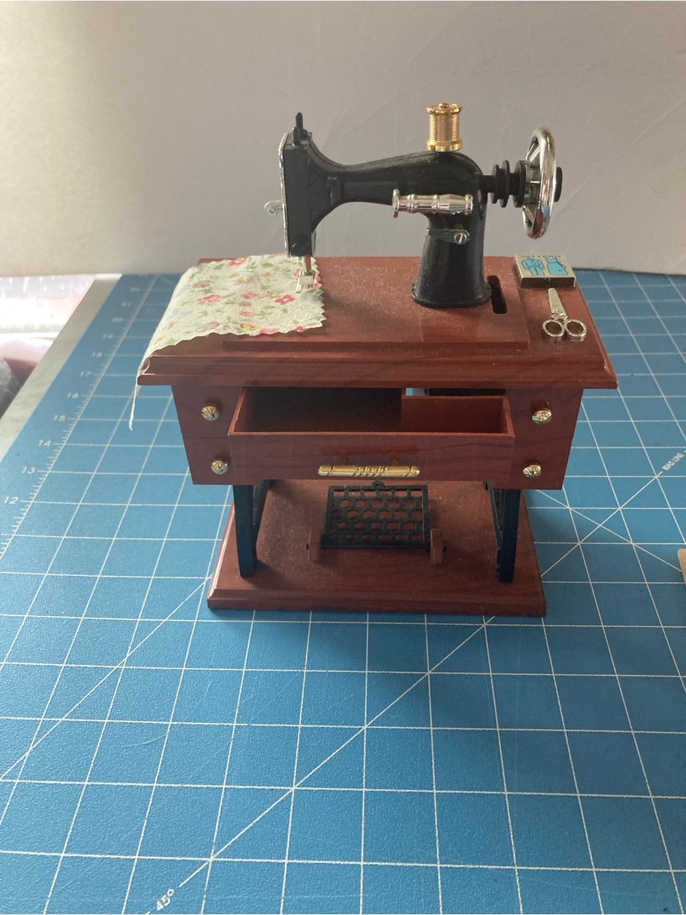Miniature Black & Brown replica Decorative Sewing Machine 4 inches accent